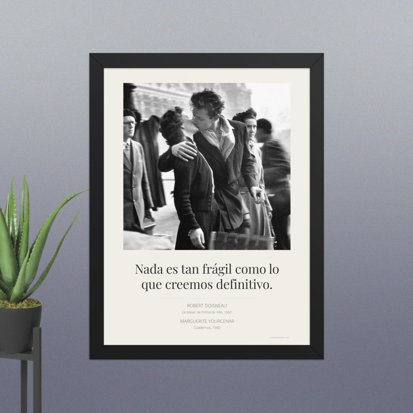 Nada es tan frágil como lo que creemos definitivo: una combinación entre Robert Doisneau y Marguerite Yourcenar. Edición limitada.